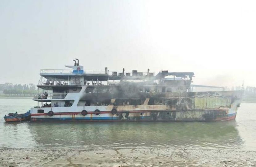 কক্সবাজারে সেন্টমার্টিনগামী জাহাজে আগুন, স্টাফ নিহত