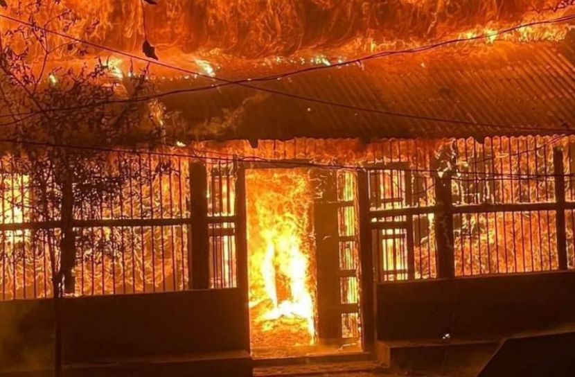 ফটিকছড়িতে ২০০ বছরের পুরনো বাড়ীতে ভয়াবহ অগ্নিকাণ্ড