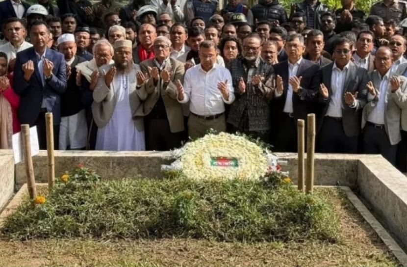 শহীদ ওসমান হাদির কবর জিয়ারত করলেন তারেক রহমান