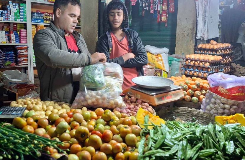 মনোহরদীর বাজারে কমে আসছে পেঁয়াজ ও শাক-সবজির দাম