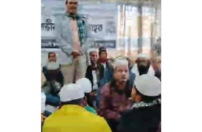  মনোহরদীতে দোয়া ও মোনাজাত, কালো ব্যাজ ধারণ