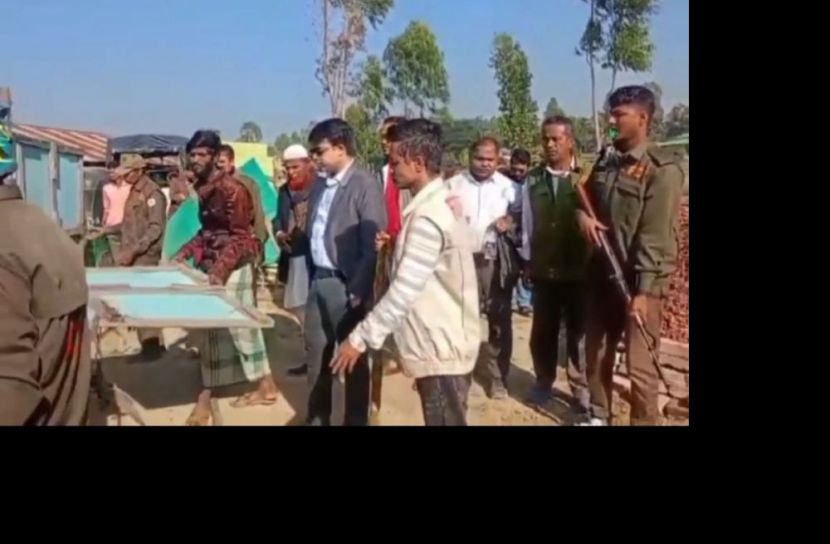 দুই নির্মাণাধীন বাড়ি ভাঙা নিয়ে স্থানীয়দের মধ্যে প্রশ্ন