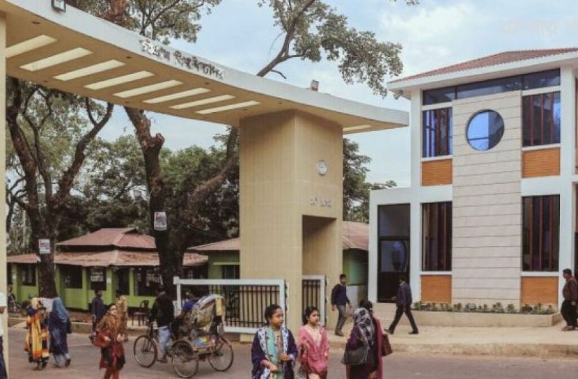 মেয়েকে চবি ভর্তি পরীক্ষায় পৌঁছে দিয়ে না ফেরার দেশে বাবা