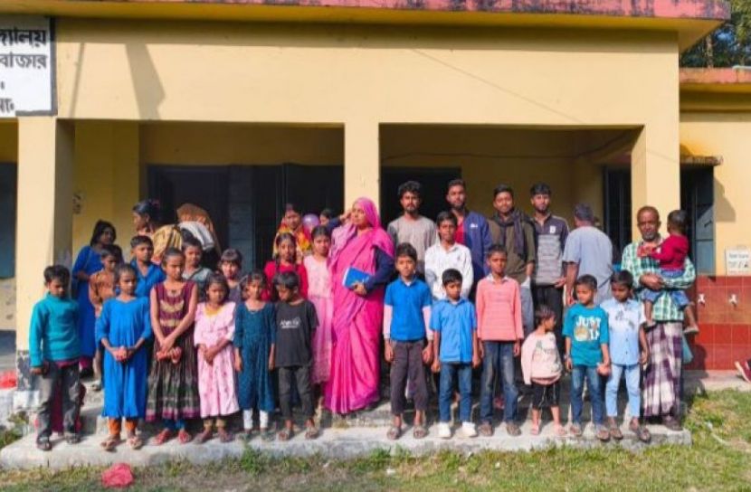 বিদায়ী প্রধান শিক্ষক নিজের কাবিনের জমিতে বিদ্যালয় প্রতিষ্ঠা