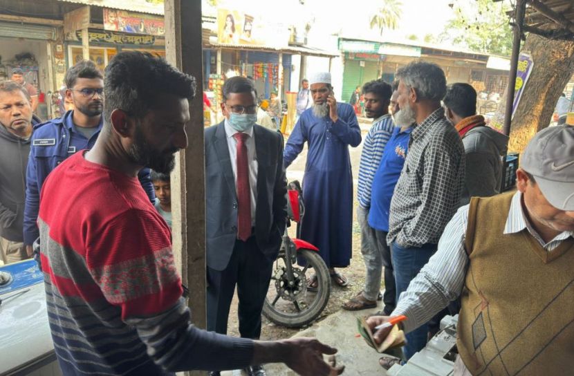 কুষ্টিয়ায় আচরণবিধি লঙ্ঘনে বিএনপি প্রার্থীর পোস্টারে ৮ হাজার টাকা জরিমানা