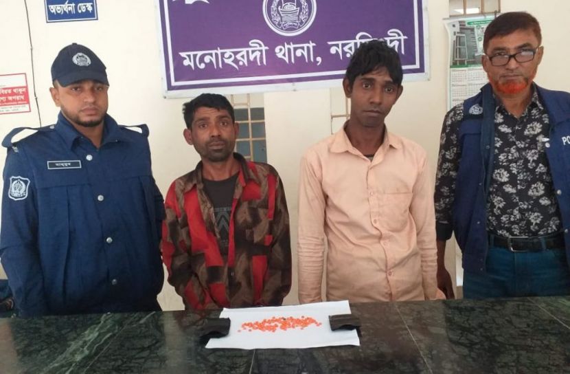 মনোহরদীতে পুলিশের অভিযানে দুই মাদক কারবারি গ্রেপ্তার