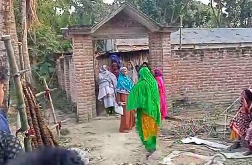 কুষ্টিয়ায় রহস্যজনক নারীর ঝুলন্ত মরদেহ উদ্ধার