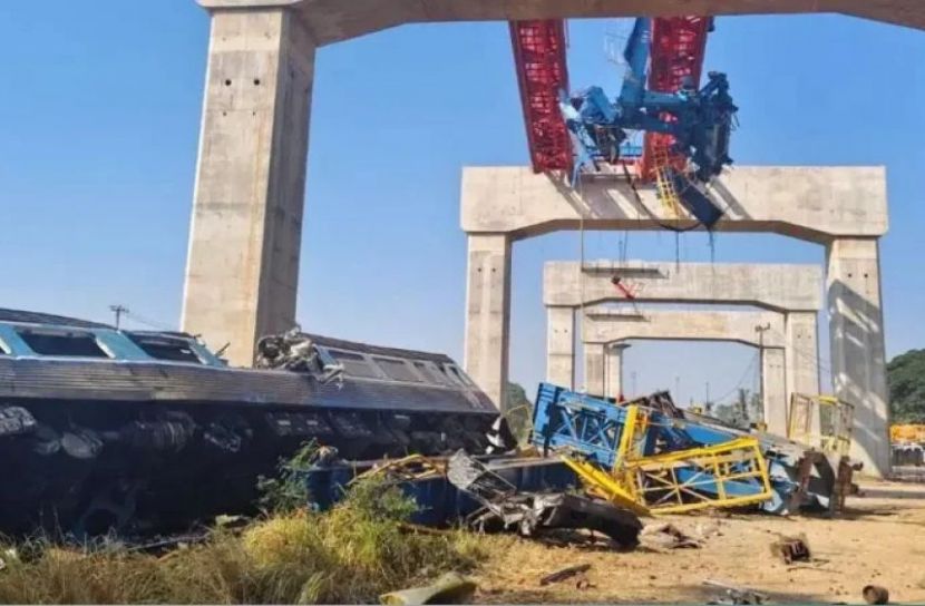 থাইল্যান্ডে চলন্ত ট্রেনে ক্রেন পড়ে, ২২ জনের মৃত্যু