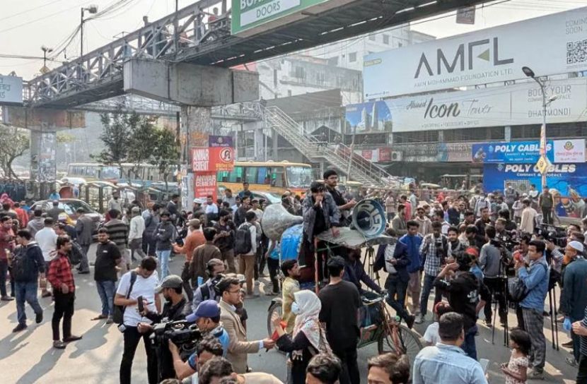 ফের সড়ক অবরোধ করলো সাত কলেজের শিক্ষার্থীরা
