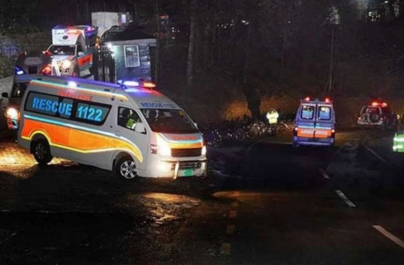 পাকিস্তানে ট্রাক দুর্ঘটনায় একই পরিবারের ১৪ জন নিহত