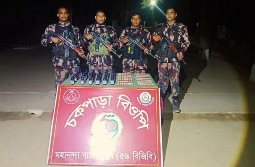 চাঁপাইনবাবগঞ্জ সীমান্তে ৫৯ বিজিবির অভিযানে বিপুল পরিমাণ মাদক উদ্ধার