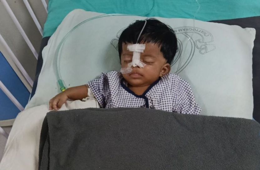 টাকার কাছে হার মানল মায়া, পার্কে মিলল অসুস্থ শিশু