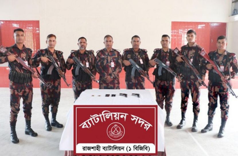 নির্বাচনকে সামনে রেখে রাজশাহীতে বিজিবির অভিযান, বিদেশি পিস্তল ও গুলি উদ্ধার