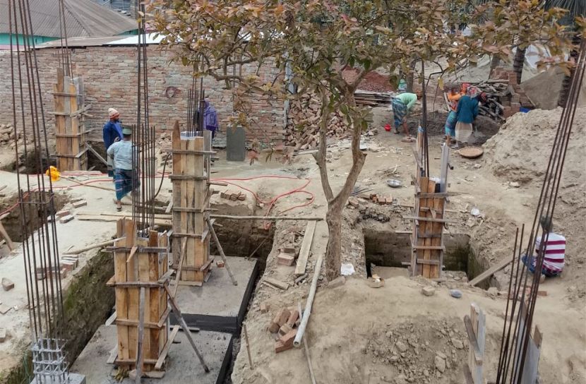 কুষ্টিয়ায় আদালতের আদেশ অমান্য করে বাড়ি নির্মাণের অভিযোগ