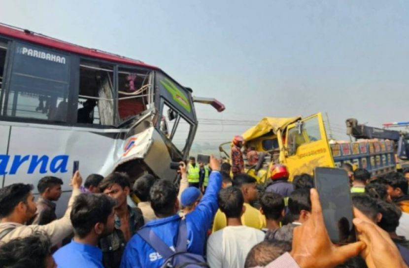 ভাঙ্গায় বাস-ট্রাকের মুখোমুখি সংঘর্ষে নিহত ২, আহত ১০