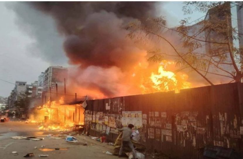 উত্তরায় কাঁচাবাজারে আগুন, নিয়ন্ত্রণে ৫ ইউনিট