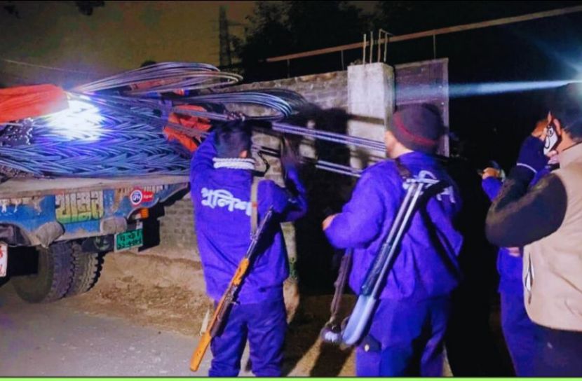 মীরসরাইয়ে ট্রাক ভর্তি রড চুরি