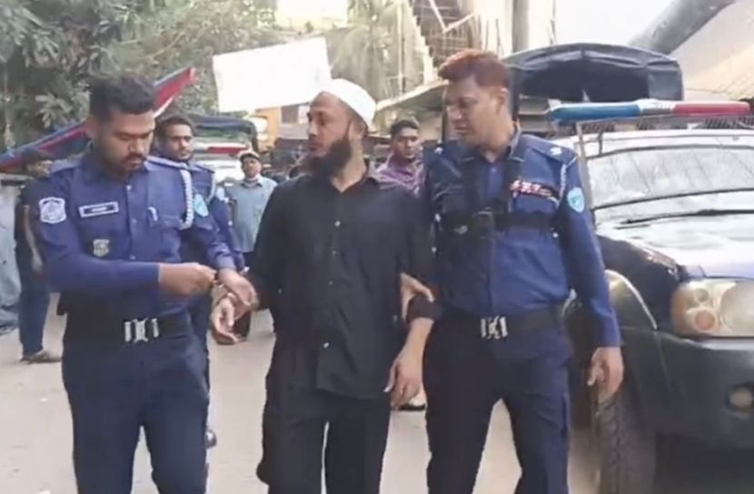 লক্ষ্মীপুরে জাল ভোটের ৬ সিলসহ ব্যবসায়ী আটক