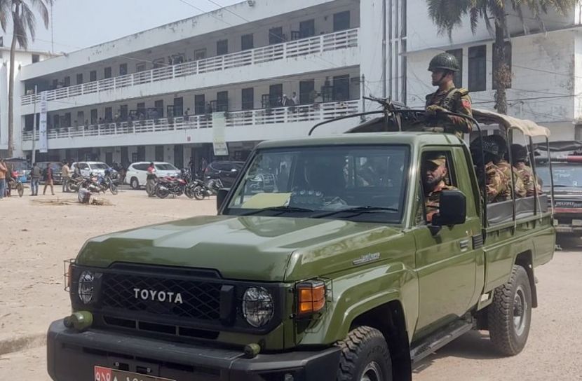 কুষ্টিয়ায় নির্বাচনকে সামনে রেখে আইনশৃঙ্খলা বাহিনীর মহড়া