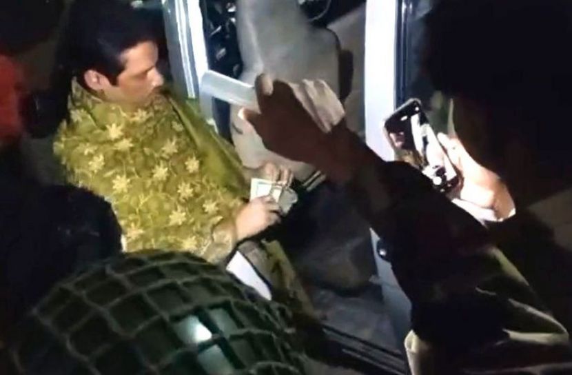 চন্দনাইশে নগদ ১০ লাখ টাকাসহ আটক ৩