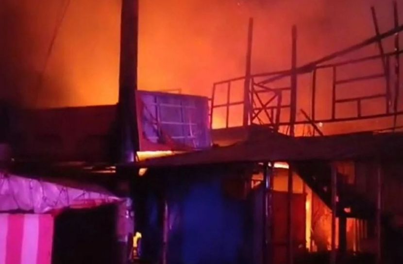 পূর্বাচল নীলা মার্কেটে আগুন, পুড়ে ছাই ৫ দোকান