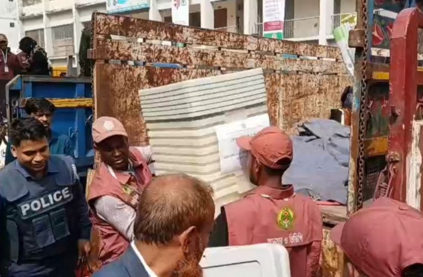 লক্ষ্মীপুরের ৪ সংসদীয় আসনের ৪৯৬ ভোটকেন্দ্রে যাচ্ছে ব্যালট বাক্স ও নির্বাচনী সরঞ্জাম