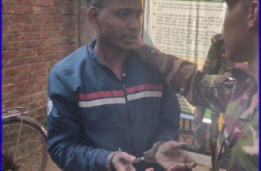 বোয়ালখালীতে ভোটকেন্দ্রে যুবক আটক