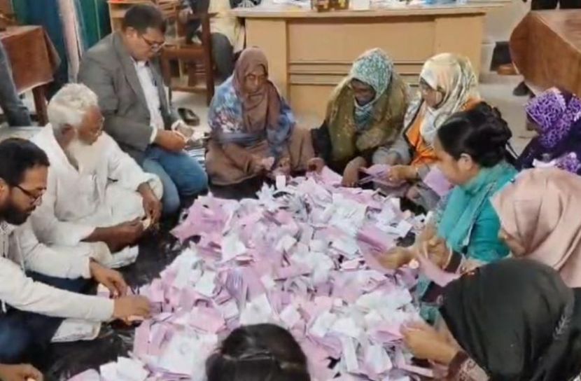 পটুয়াখালীর কলাপাড়ায় ভোট গ্রহন শেষ, চলছে গননা