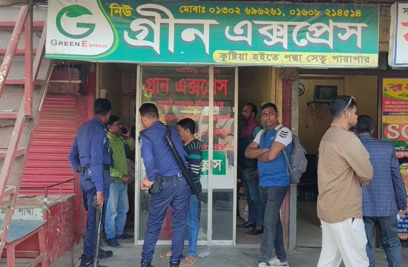 কুষ্টিয়ায় যাত্রীদের কাছে অতিরিক্ত বাস ভাড়া নেওয়ায় গ্রীন এক্সপ্রেসকে জরিমানা