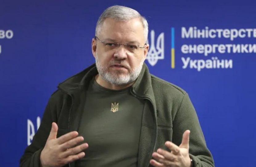 দেশ ছেড়ে পালানোর সময় ইউক্রেনের সাবেক মন্ত্রী গ্রেপ্তার 