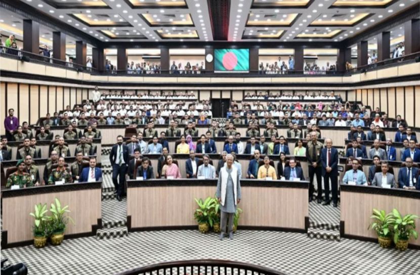 নিজ কার্যালয়ে বিদায়ী ভাষণ দিলেন প্রধান উপদেষ্টা