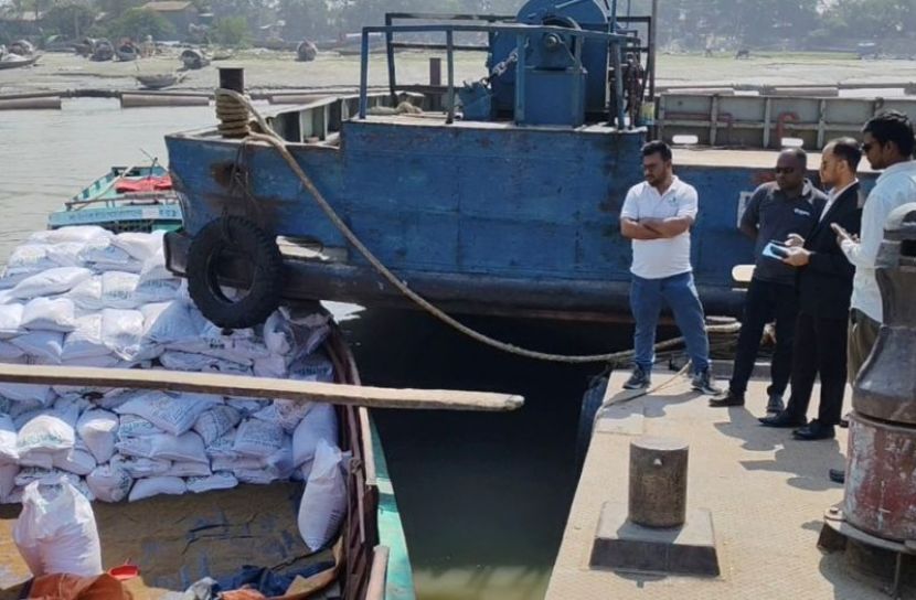 লক্ষ্মীপুরে অবৈধভাবে বিএডিসির সার পাচারকালে জরিমানা