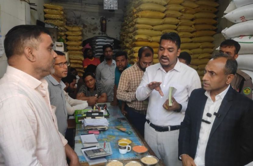 খাতুনগঞ্জে  রঙ মেশানো ডাল ও ক্ষতিকর হাইড্রোজ বিক্রি, সাত প্রতিষ্ঠানকে জরিমানা