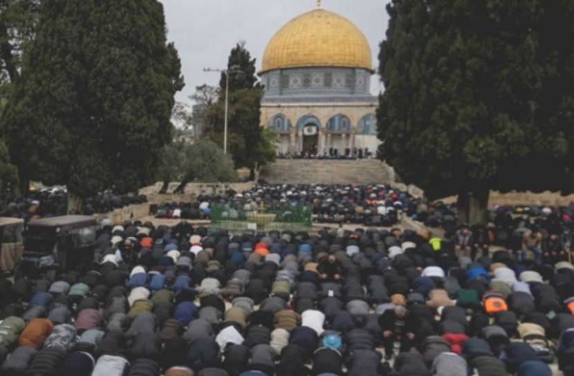 আল-আকসায় জুমার নামাজ: মাত্র ১০ হাজার ফিলিস্তিনিকে প্রবেশের অনুমতি দিলো ইসরায়েল