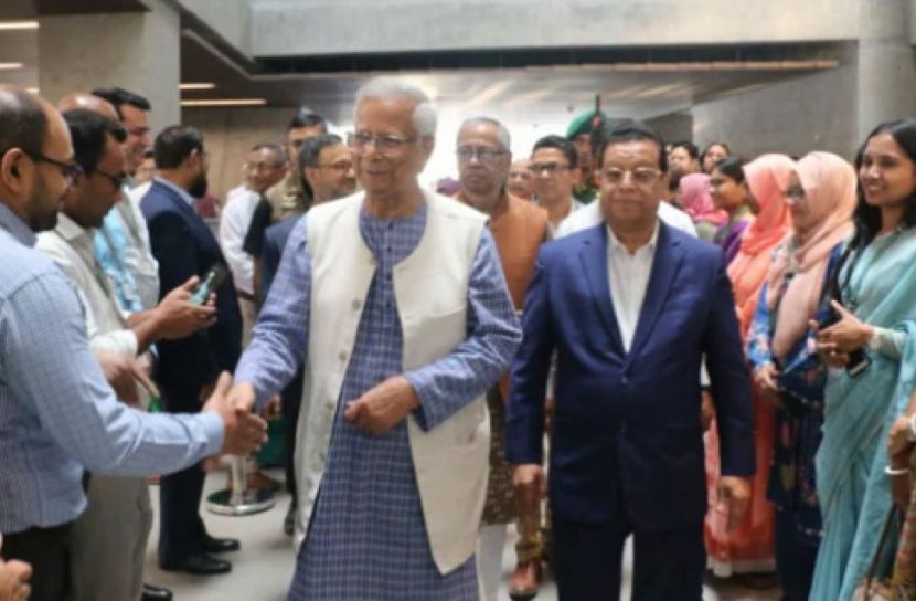 ইউনূস সেন্টারে ফিরলেন ড. মুহাম্মদ ইউনূস, সহকর্মীদের উচ্ছ্বসিত অভ্যর্থনা