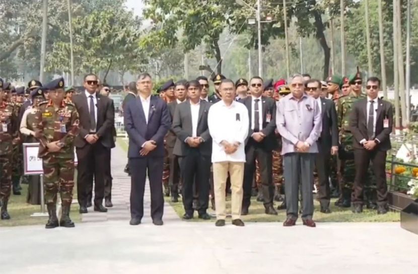 পিলখানা হত্যাকাণ্ডে শহীদদের কবরে রাষ্ট্রপতি ও প্রধানমন্ত্রীর শ্রদ্ধা