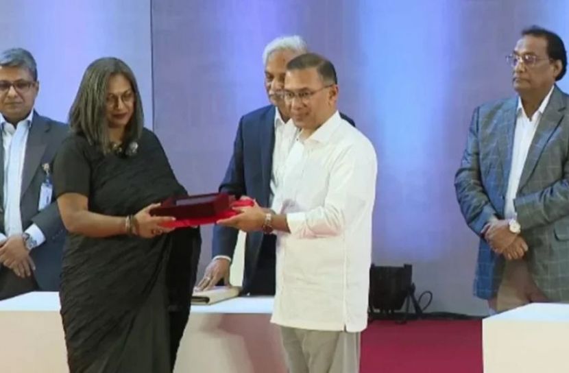 একুশে পদক তুলে দিলেন প্রধানমন্ত্রী তারেক রহমান  