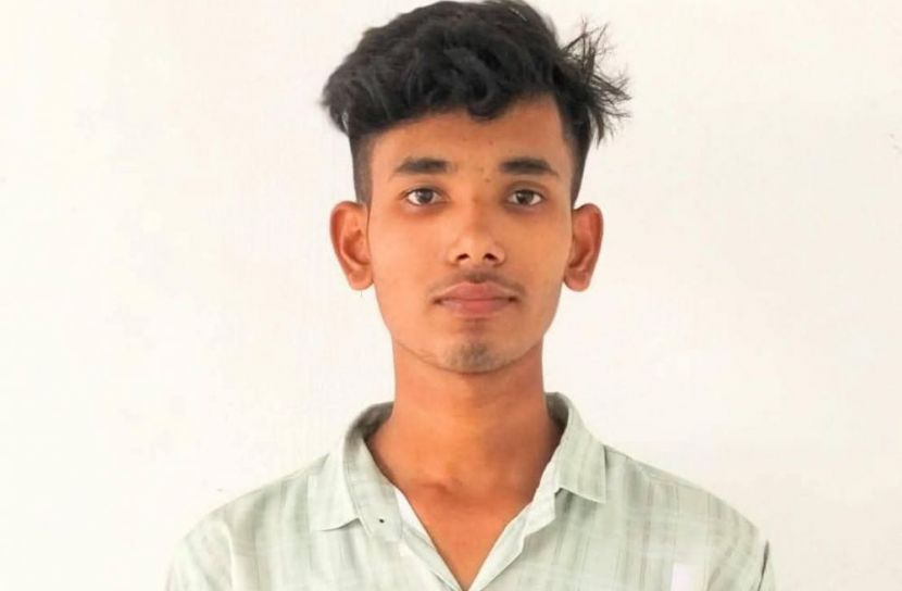 দোকানে ঢুকল তেলবাহী লরি: নোয়াখালীতে বাবার মৃত্যুর ছয়দিন পর ছেলের মৃত্যু