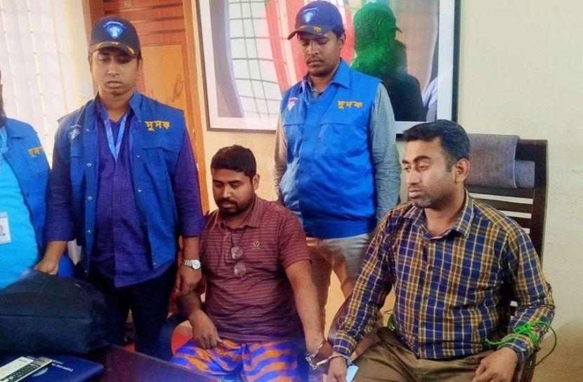 সাবকন্ট্রাক্টরের অভিযোগে দুদকের অভিযান, সোনাগাজীতে দুইজন আটক