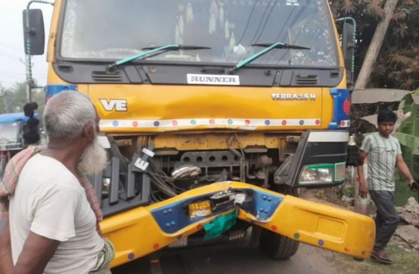 ছুটিতে এসেছিলেন দেশে, ট্রাকচাপায় সব শেষ