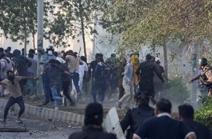 খামেনিকে হত্যার প্রতিবাদে পাকিস্তানজুড়ে বিক্ষোভে নিহত অন্তত ২৩