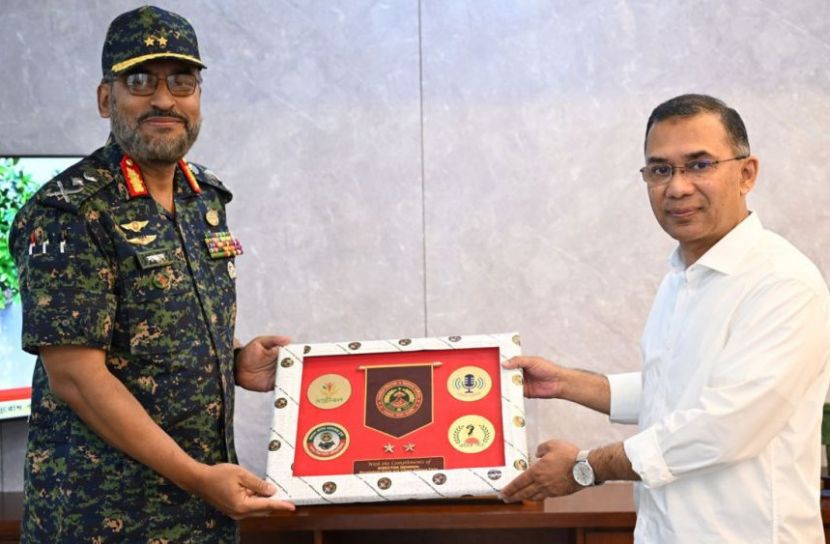 প্রধানমন্ত্রীর সঙ্গে আনসার ও ভিডিপির মহাপরিচালকের সাক্ষাৎ