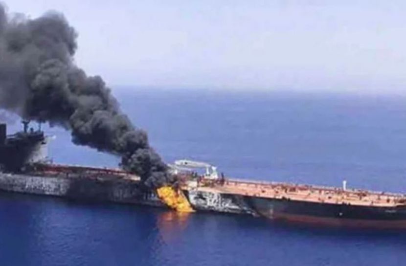 হরমুজ প্রণালীতে ট্যাংকার জাহাজে হামলা, ২৪ ক্রুকে বাঁচালো ওমান