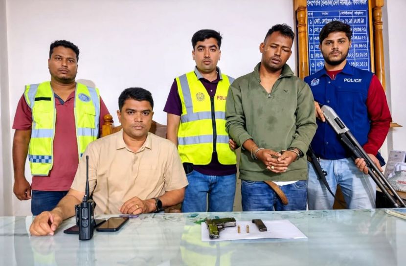 সোনারগাঁও থানা পুলিশের অভিযানে অস্ত্রসহ আটক ১