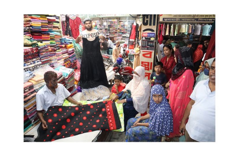 গভীর রাত পর্যন্ত খোলা দোকান