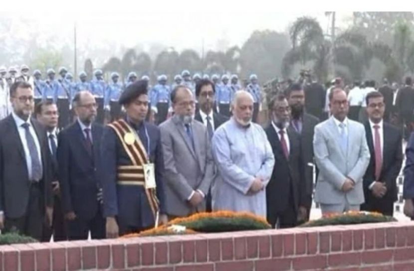 স্মৃতিসৌধে বীর শহীদদের প্রতি প্রধান বিচারপতির শ্রদ্ধা