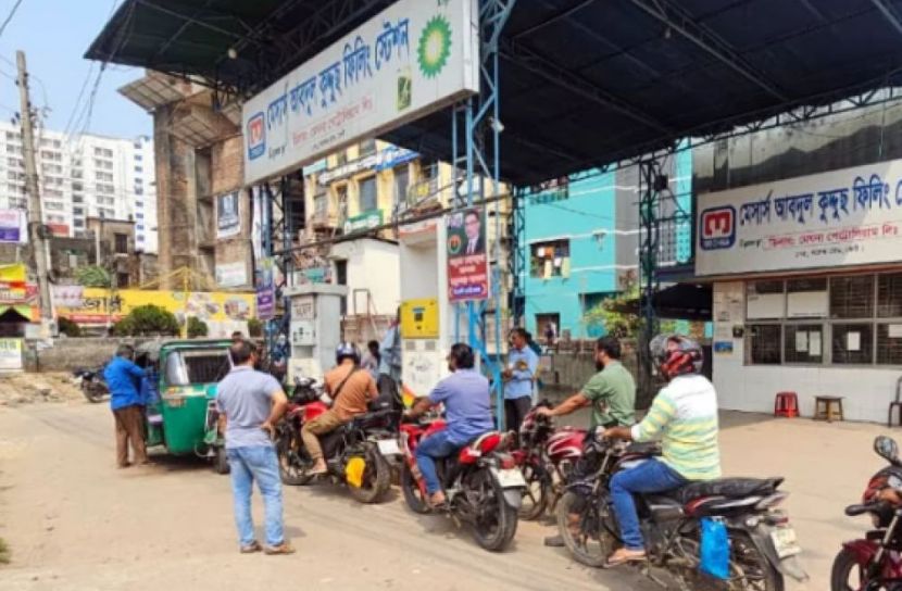 জ্বালানি তদারকিতে ফেনীর ফিলিং স্টেশনগুলোতে ২৮ জন ট্যাগ অফিসার নিয়োগ