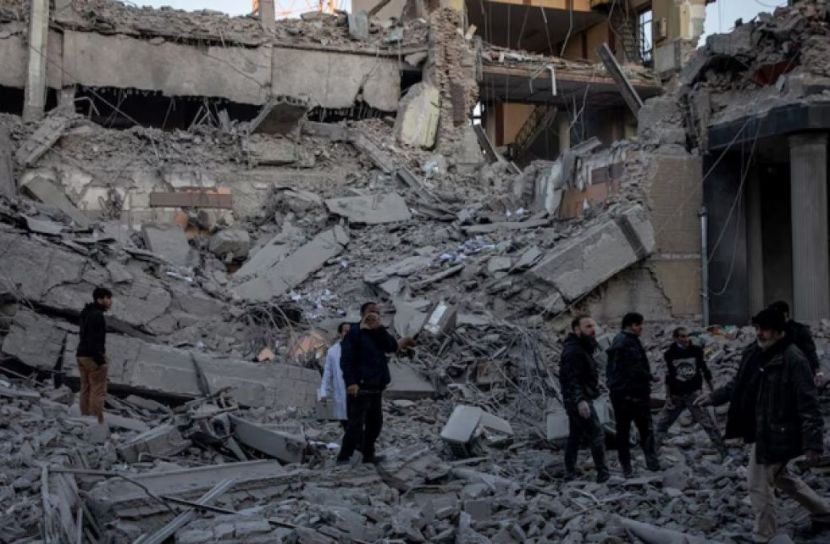 ইরানজুড়ে রাতভর ব্যাপক হামলা, নিহত ১৫