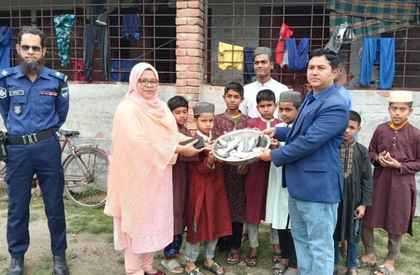 কেশবপুরে জাটকা ইলিশ মাছ বিক্রি :ব্যবসায়ীকে জরিমানা 