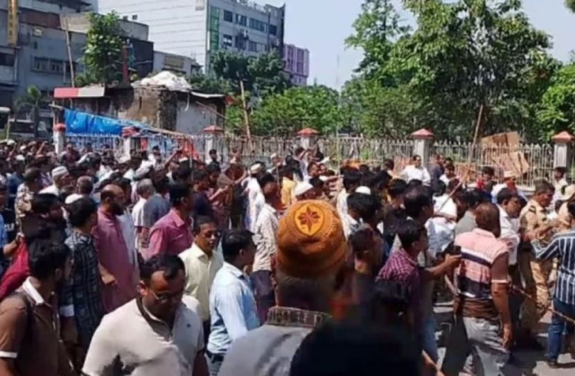 বায়তুল মোকাররমে হকার উচ্ছেদকে কেন্দ্র করে সংঘর্ষ